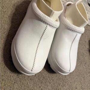 UGG Women's Tasman X Rain Boot size 9
